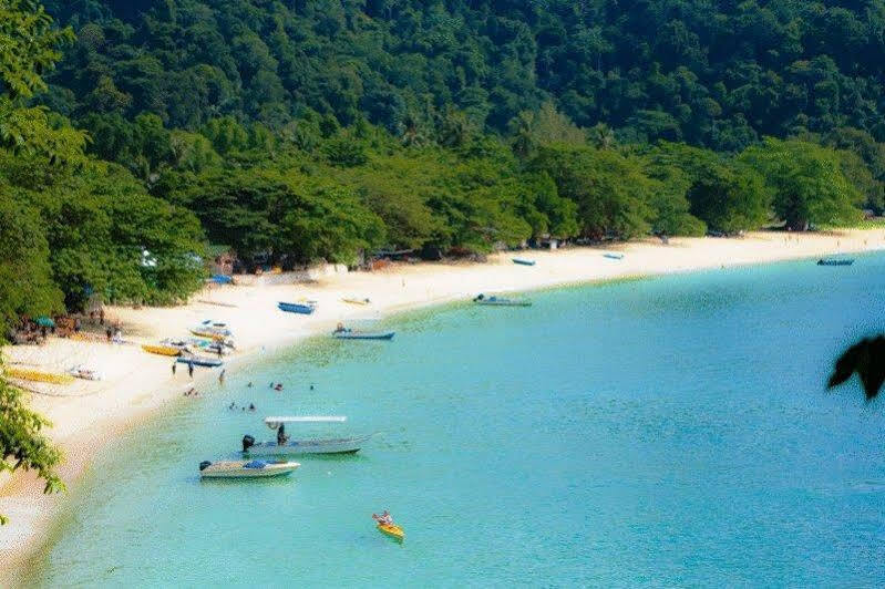 安宗甘海滩度假村 甘榜直落尼巴 外观 照片